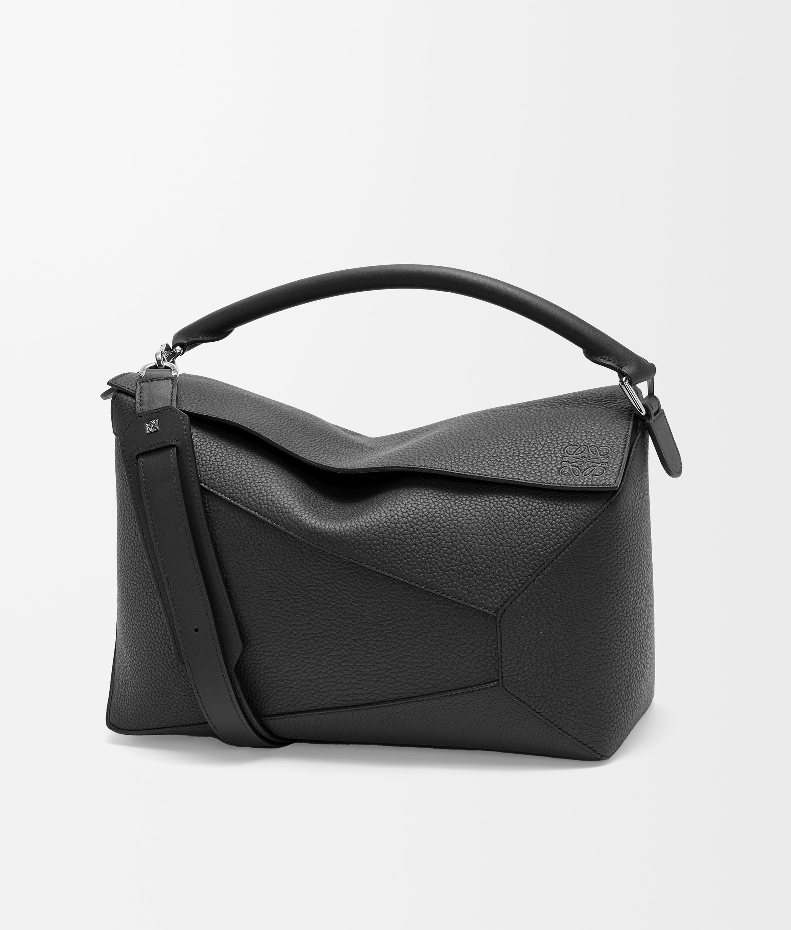 メッセンジャーバッグ LOEWE(ロエベ) メンズ - 海外通販のBUYMA